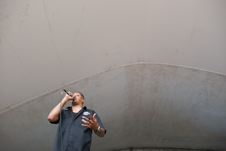 Chali 2na weaves together lyrical poetry under the canopy.