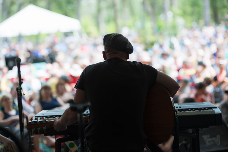 Foy Vance plays to a captive audience.