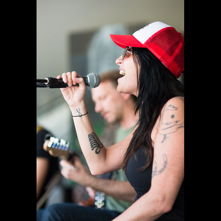 When another musician is unable to make it to a workshop, local favourite Romi Mayes spontaneously hops on stage from the crowd to fill the space with her vocals.